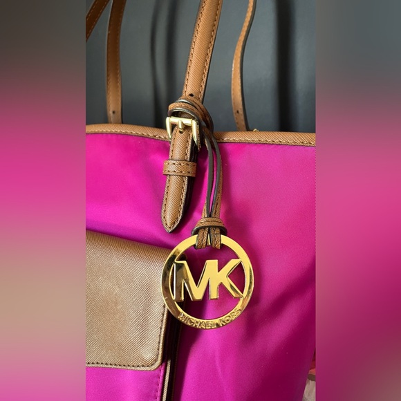 Michael Kors Jet Set Leather trimmed Nylon pocket tote - Picture 5 of 12